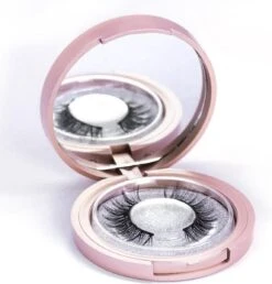 Luxe Magnetische Eyeliner + Magnetische Wimpers Set – Zwart Miami - Wimpers Zonder Lijm - 3D Nepwimpers - Magnetische Eyeliner - Herbruikbare Wimpers – Eyelashes - Magnetisch - Zwarte Wimpers - Wimper Magneet - Pincet - Giftbox - Cadeau Tip -Oogmake Up Winkel 1150x1200