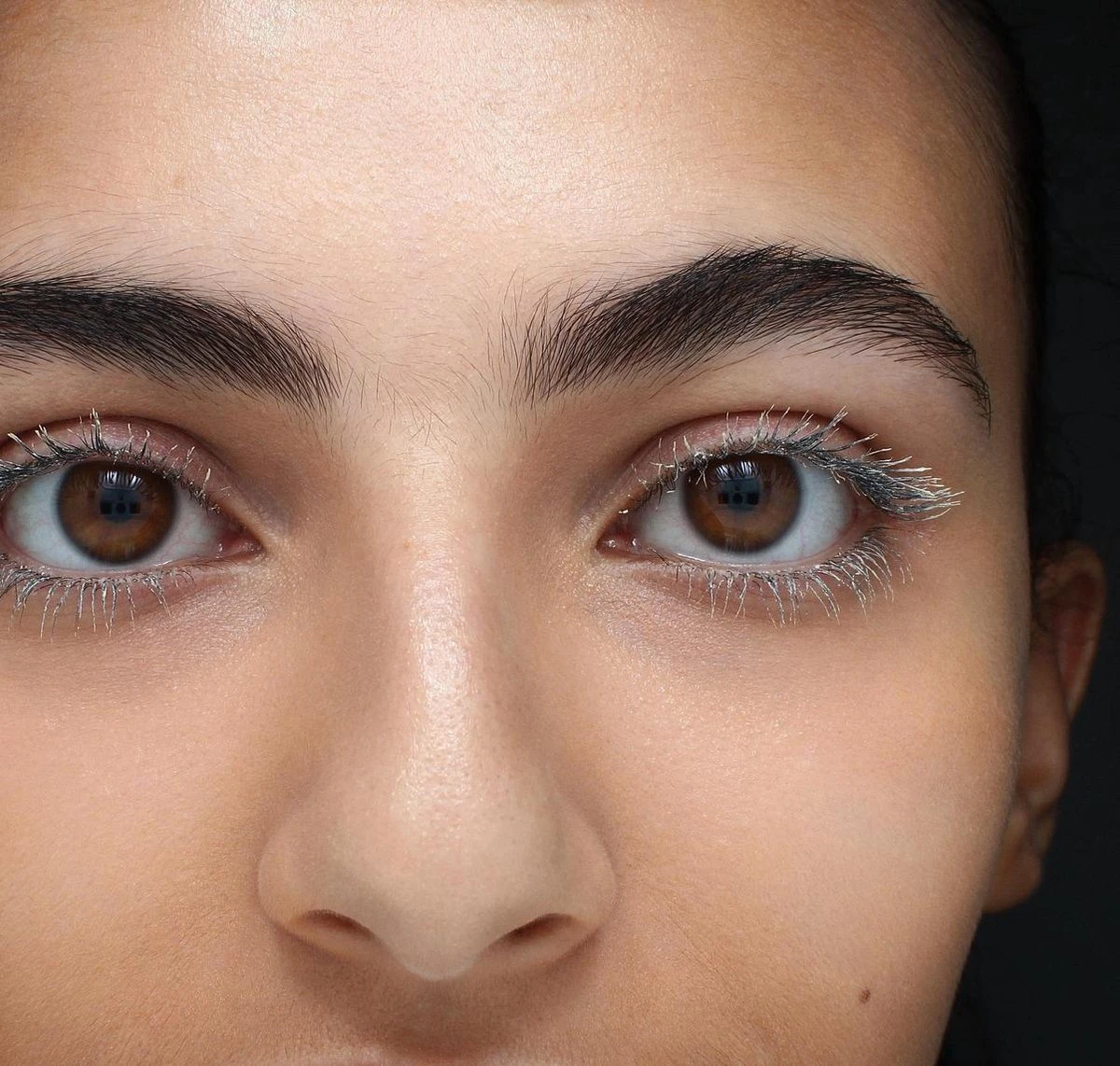 Rimmel London Ultimate Boost Volume Primer Mascara - 000 White 4 Rimmel London Ultimate Boost Volume Primer Mascara - 000 White - Afbeelding 4