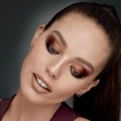 Maybelline The Burgundy Bar Oogschaduw En Highlighter Palette – Limited Edition 23 Maybelline The Burgundy Bar Oogschaduw En Highlighter Palette – Limited Edition -Oogmake Up Winkel 1200x1200 1022