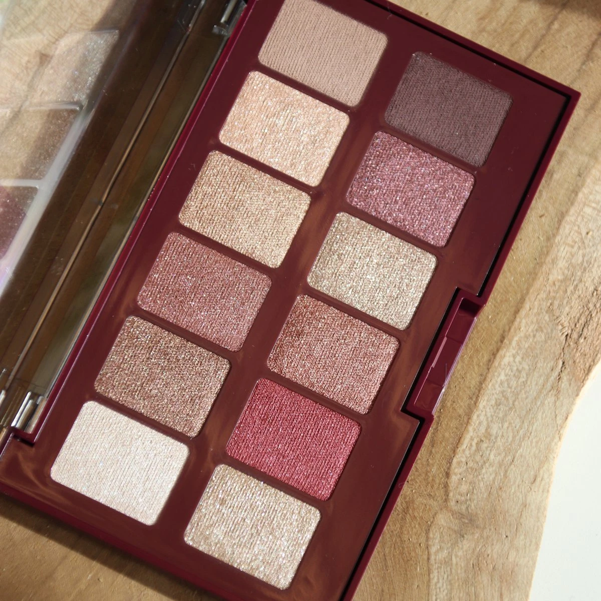 Maybelline The Burgundy Bar Oogschaduw En Highlighter Palette – Limited Edition 19 Maybelline The Burgundy Bar Oogschaduw En Highlighter Palette – Limited Edition - Afbeelding 19