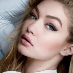 Maybelline Falsies Push Up Angel Mascara - Zwart -Oogmake Up Winkel 1200x1200 200