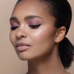 Meroda The Wing Liquid Eyeliner - Zwart -Oogmake Up Winkel 1200x1200 461