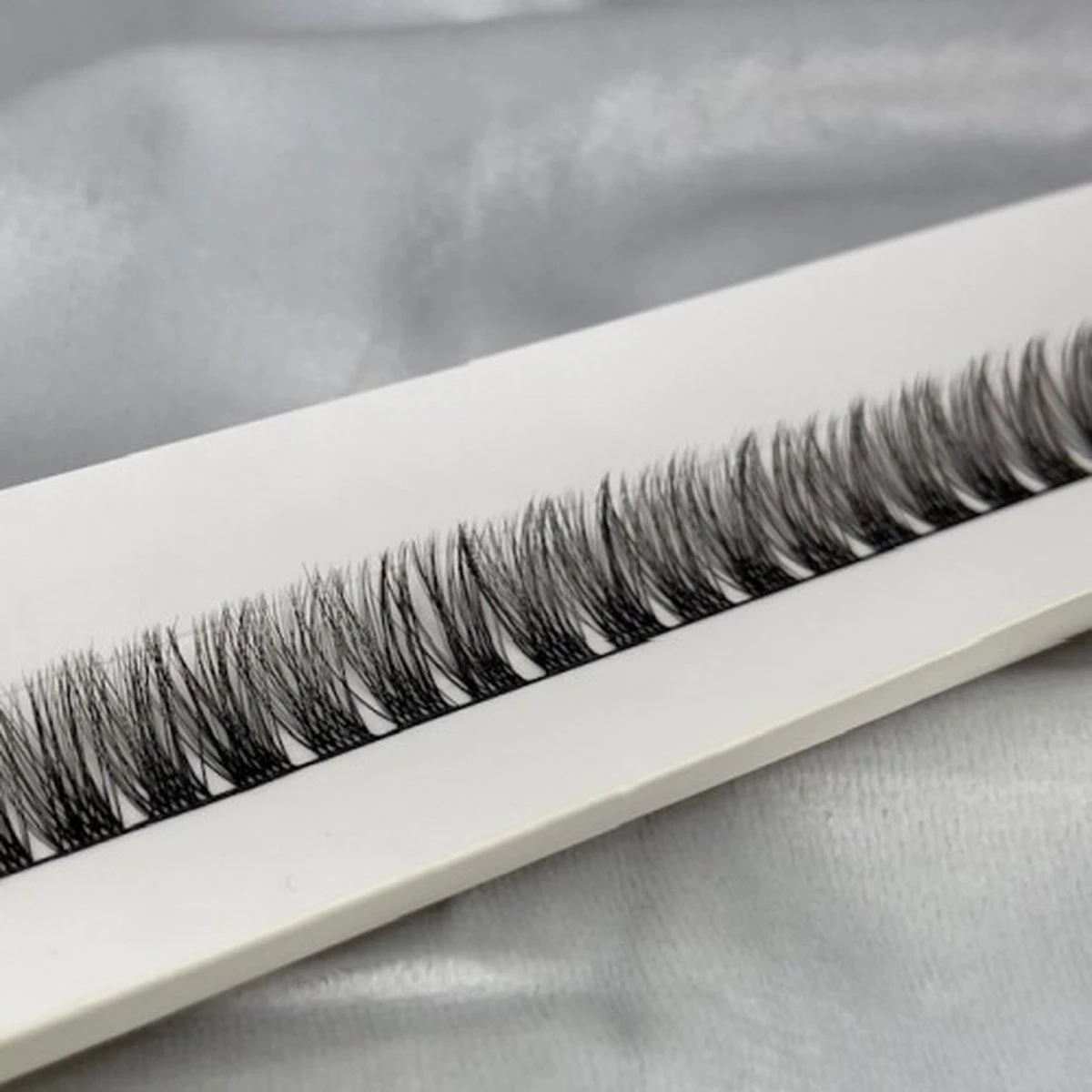EHHbeauty - Wimpers - Wimperextensions - Lashes - Naturel - Dreamy - Cluster - 12mm - Diy Lashes - Stukjes Wimper 4 EHHbeauty - Wimpers - Wimperextensions - Lashes - Naturel - Dreamy - Cluster - 12mm - Diy Lashes - Stukjes Wimper - Afbeelding 4