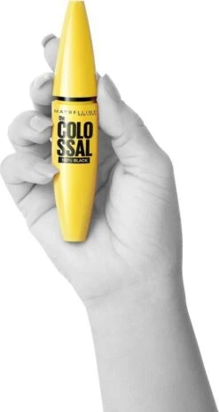 Maybelline New York The Colossal 100% Black -Oogmake Up Winkel 639x1200 1