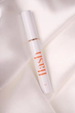 Célie Beauty FLASH - Wimperserum - Binnen 1 Week Zichtbaar Resultaat - 100% Vegan - Wimpergroei - Wimperverzorging - Volle Wimpers - Dikke Wimpers - 3ml - Hydraterend 13 Célie Beauty FLASH - Wimperserum - Binnen 1 Week Zichtbaar Resultaat - 100% Vegan - Wimpergroei - Wimperverzorging - Volle Wimpers - Dikke Wimpers - 3ml - Hydraterend -Oogmake Up Winkel 800x1200 13