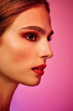 L’Oréal Paris Paris Electric Nights Superliner Matte Signature Eyeliner - Limited Edition – 11 Red Signature – Rood -Oogmake Up Winkel 800x1200 15