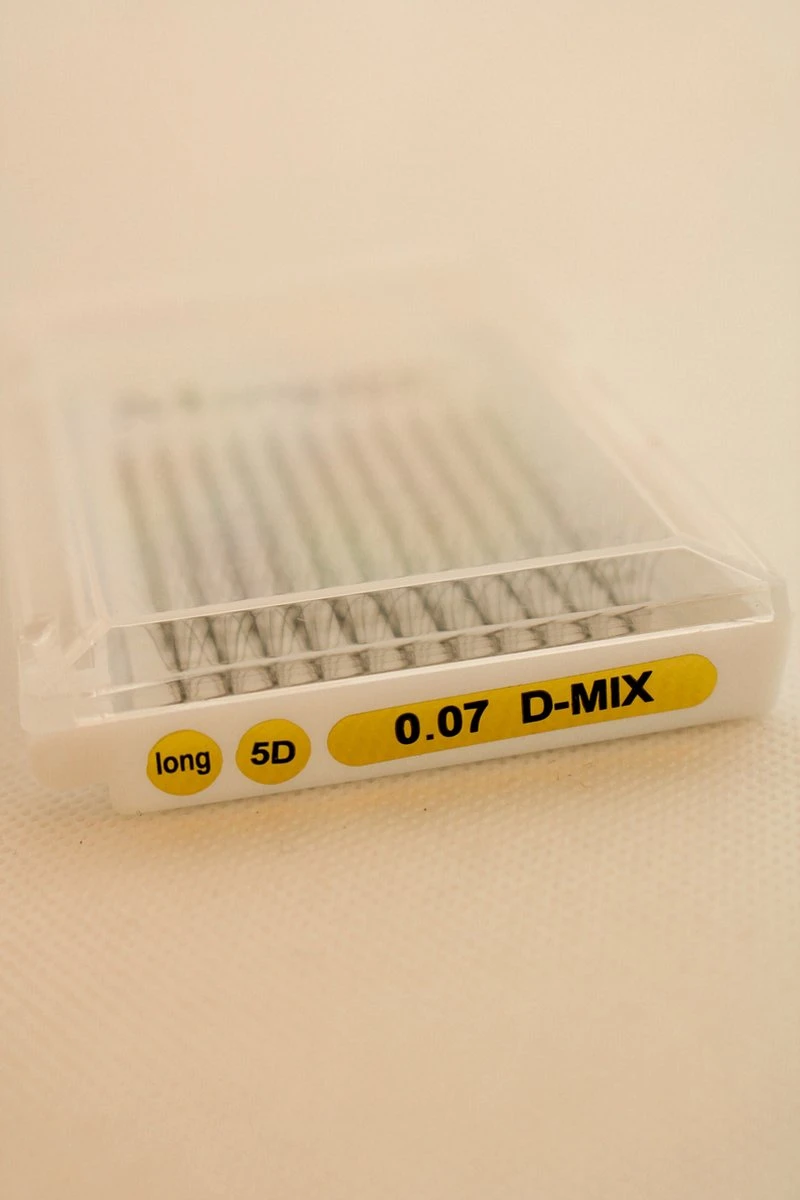 Mowny Beauty - Wimperextensions - 5D Premade Fans - Mix Tray 0,07mm D-krul - Natuurlijke Wimperextensions - Russisch Volume 4 Mowny Beauty - Wimperextensions - 5D Premade Fans - Mix Tray 0,07mm D-krul - Natuurlijke Wimperextensions - Russisch Volume - Afbeelding 4