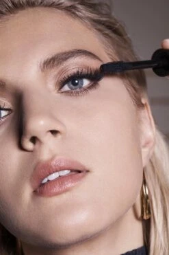 Max Factor False Lash Effect Mascara - Zwart -Oogmake Up Winkel 800x1200