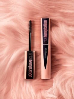 Maybelline Total Temptation Mascara - Zwart 21 Maybelline Total Temptation Mascara - Zwart -Oogmake Up Winkel 900x1200 5