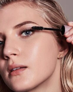 Max Factor Volume Infusion Mascara - Black 21 Max Factor Volume Infusion Mascara - Black -Oogmake Up Winkel 960x1200 4